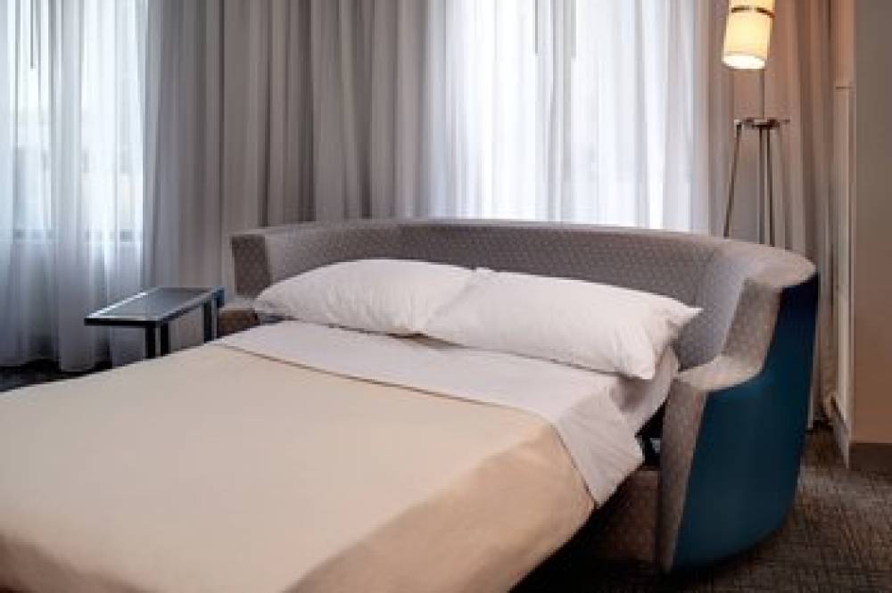 Courtyard By Marriott Detroit Downtown 8