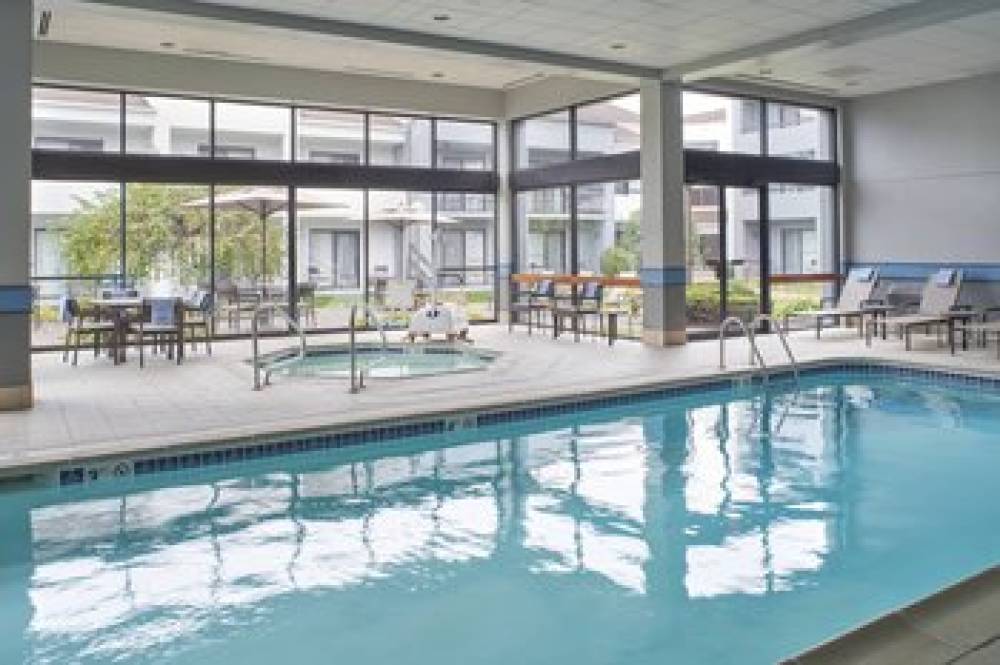 Courtyard By Marriott Detroit Troy 6