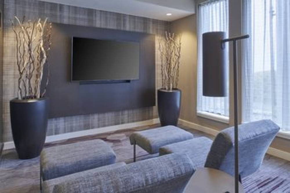 Courtyard By Marriott Detroit Troy 8
