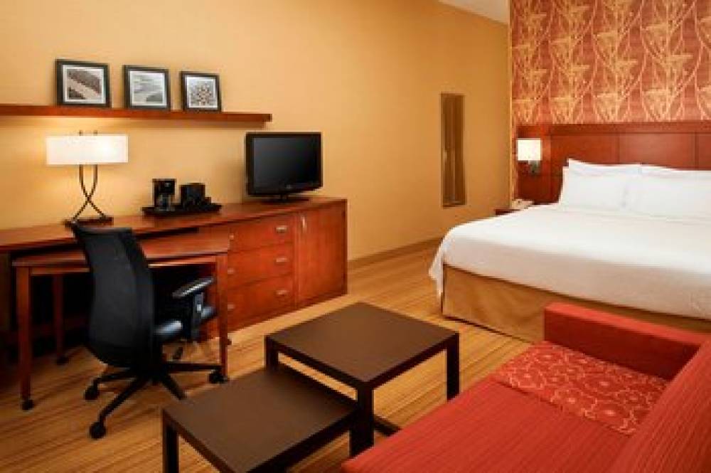 Courtyard By Marriott Detroit Utica 6