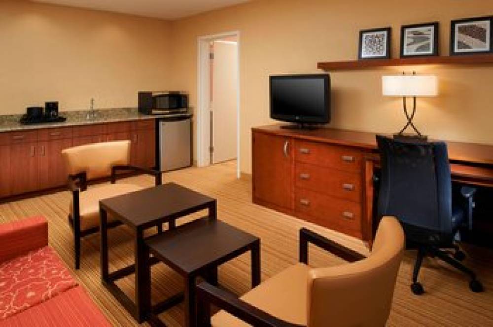 Courtyard By Marriott Detroit Utica 8