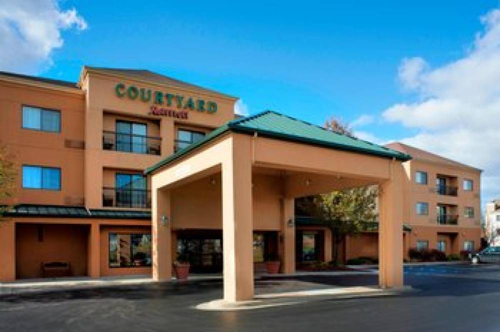 Courtyard By Marriott Detroit Utica 2