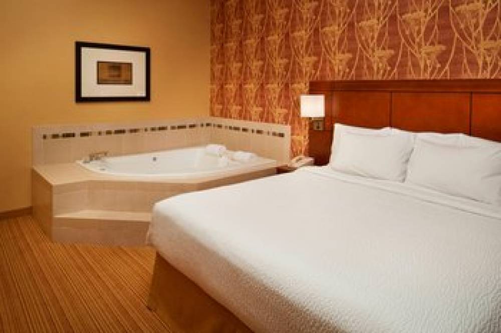 Courtyard By Marriott Detroit Utica 10