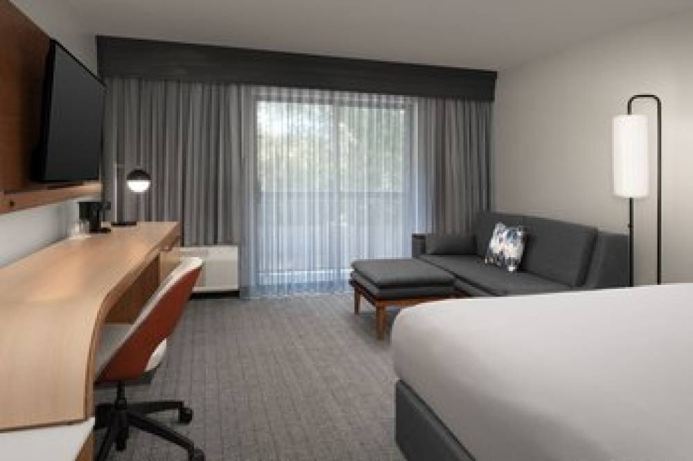 Courtyard By Marriott Dothan 9