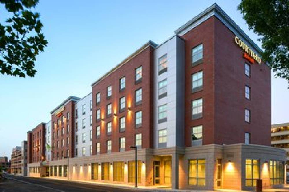 Courtyard By Marriott Edgewater NYC Area 2