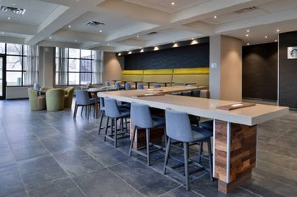 Courtyard By Marriott Edina Bloomington 5