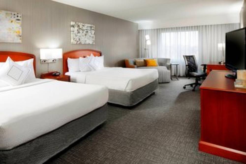 Courtyard By Marriott Edison Woodbridge 9