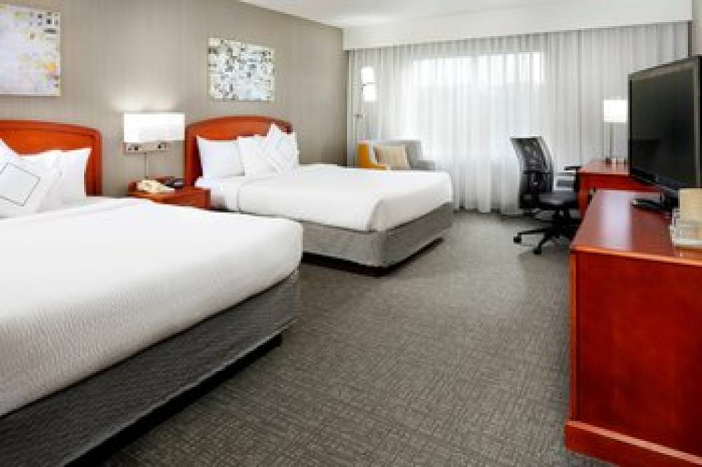 Courtyard By Marriott Edison Woodbridge 4