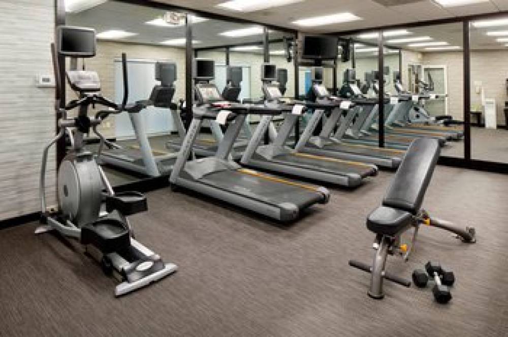 Courtyard By Marriott Edison Woodbridge 10