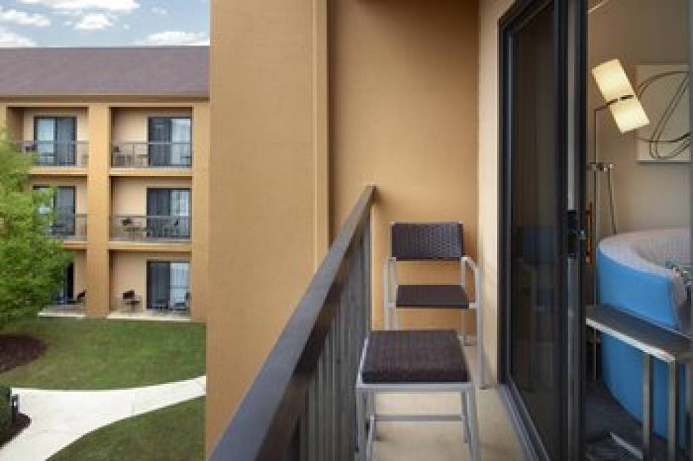 Courtyard By Marriott Fayetteville 8