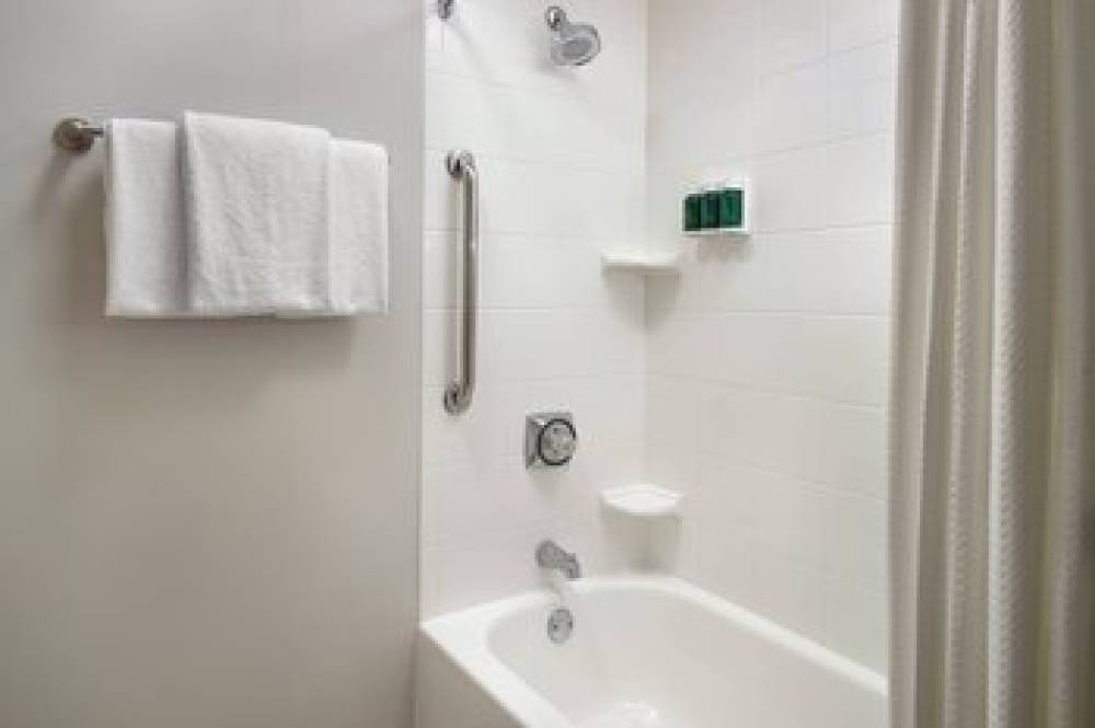 Courtyard By Marriott Fayetteville 9