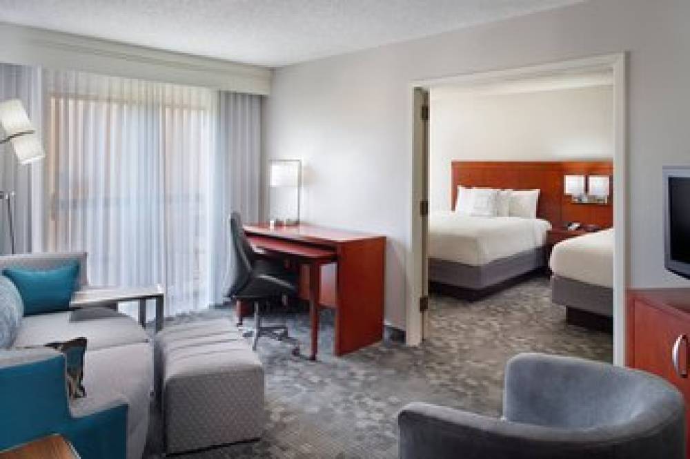 Courtyard By Marriott Fayetteville 7