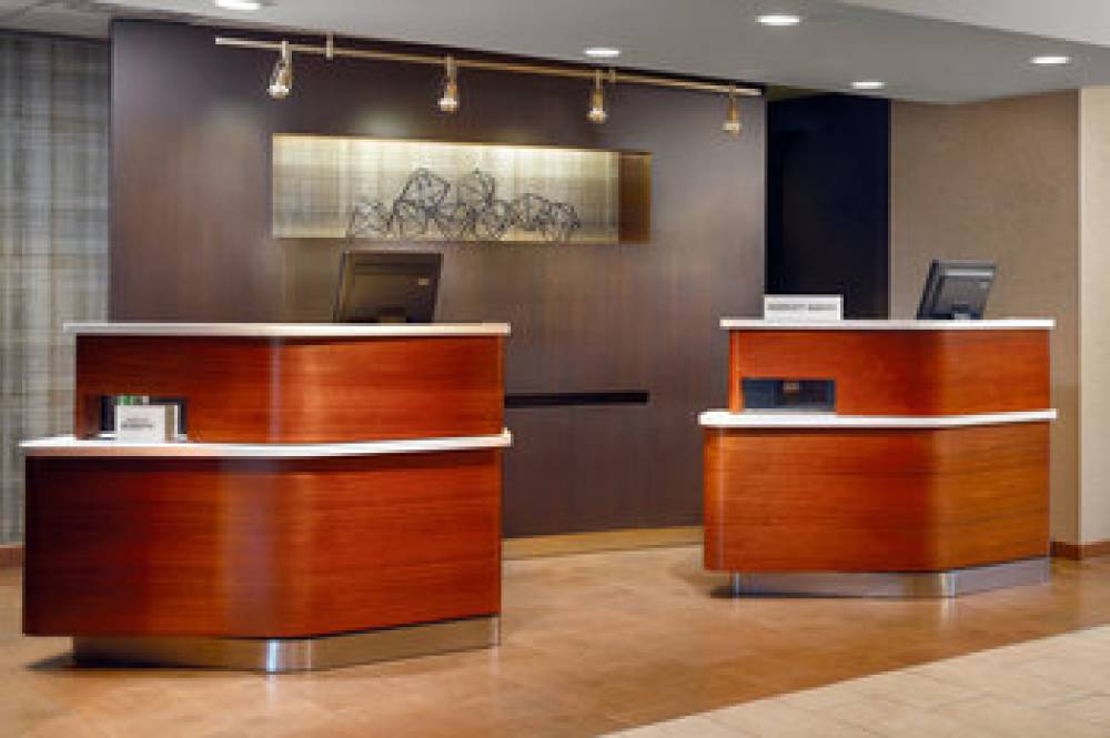 Courtyard By Marriott Fayetteville 2