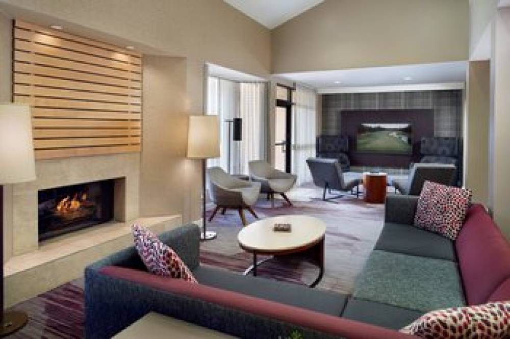 Courtyard By Marriott Fayetteville
