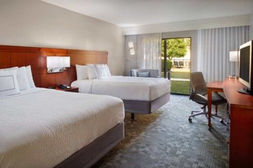 Courtyard By Marriott Fayetteville 3