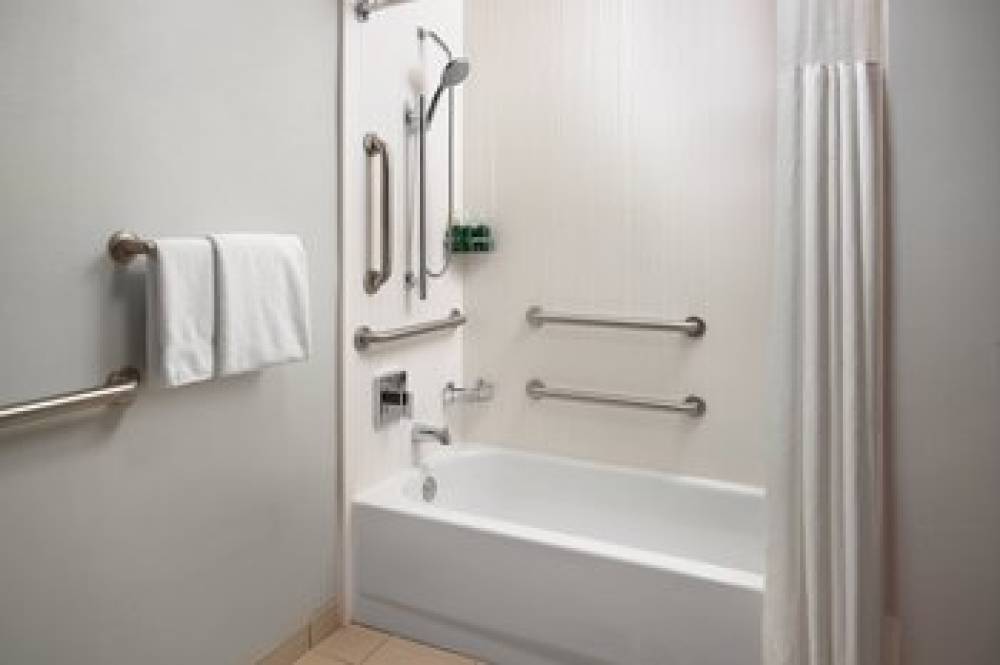 Courtyard By Marriott Fayetteville 5