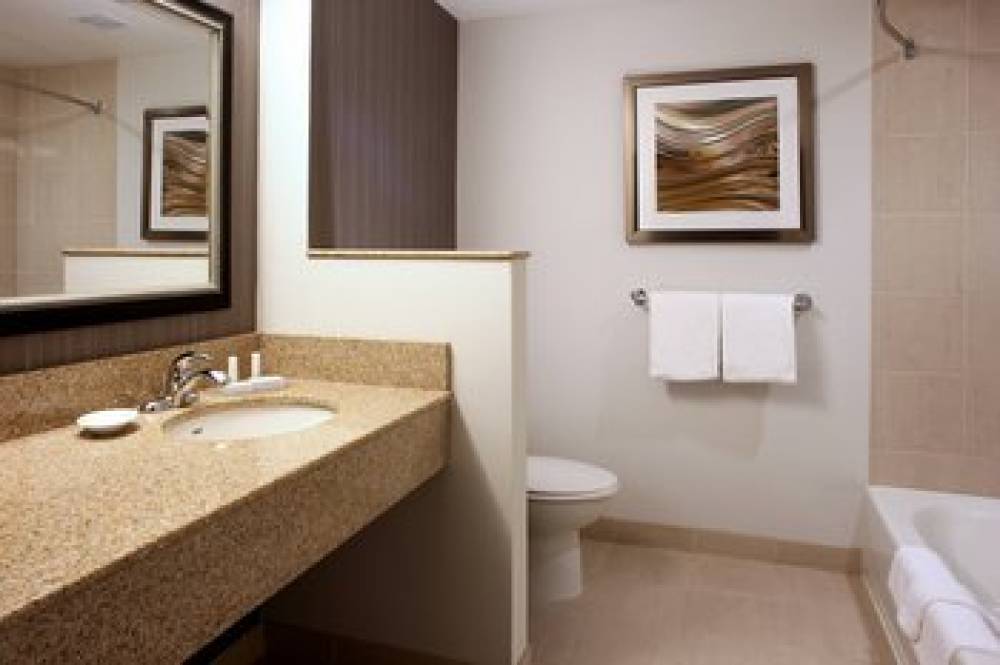 Courtyard By Marriott Hamilton 10