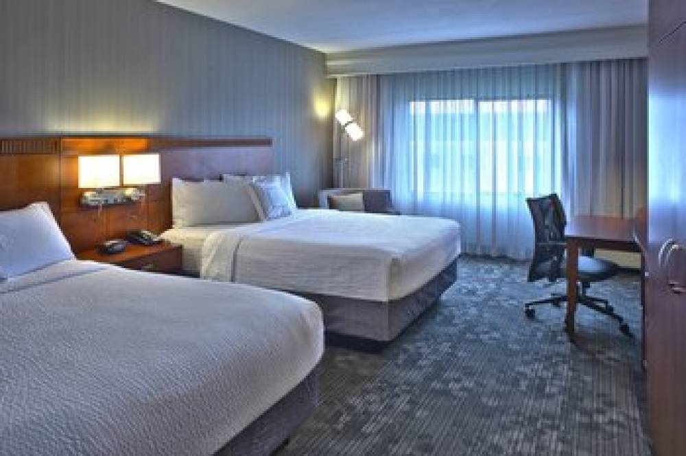 Courtyard By Marriott Hamilton 7