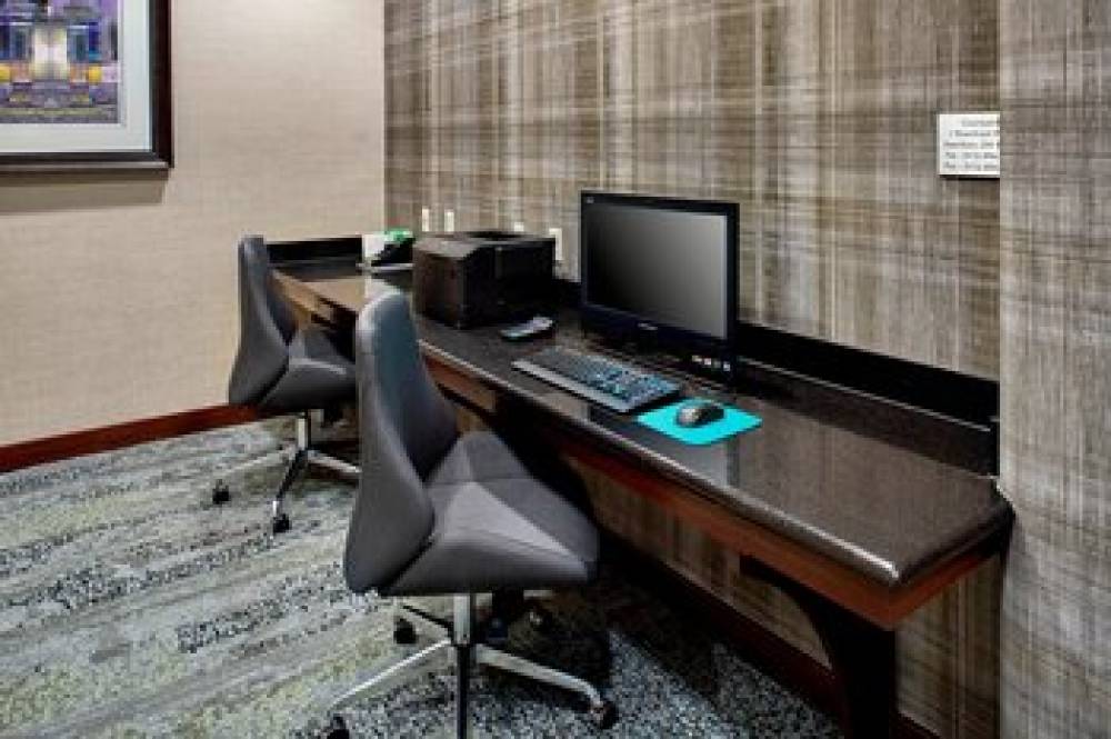 Courtyard By Marriott Hamilton 2