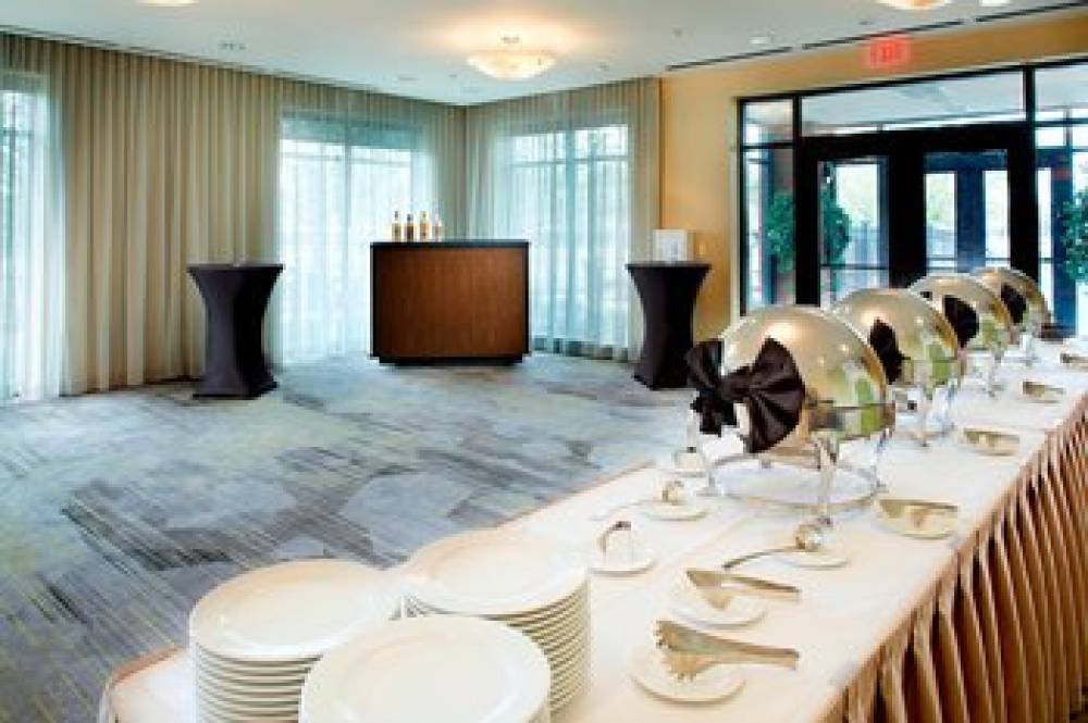 Courtyard By Marriott Hamilton 5
