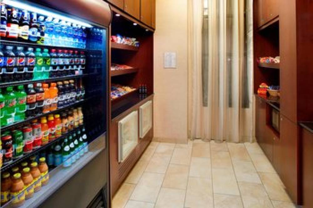 Courtyard By Marriott Hamilton 4