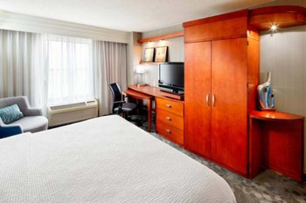 Courtyard By Marriott Hamilton 8