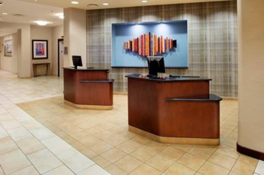 Courtyard By Marriott Hamilton 3