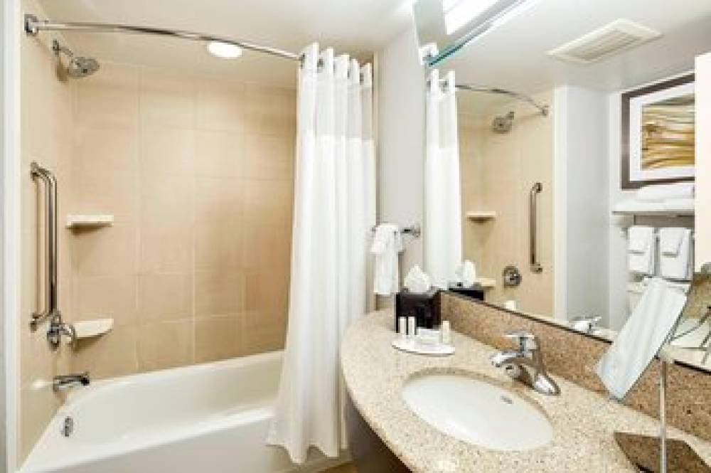 Courtyard By Marriott Hamilton 6
