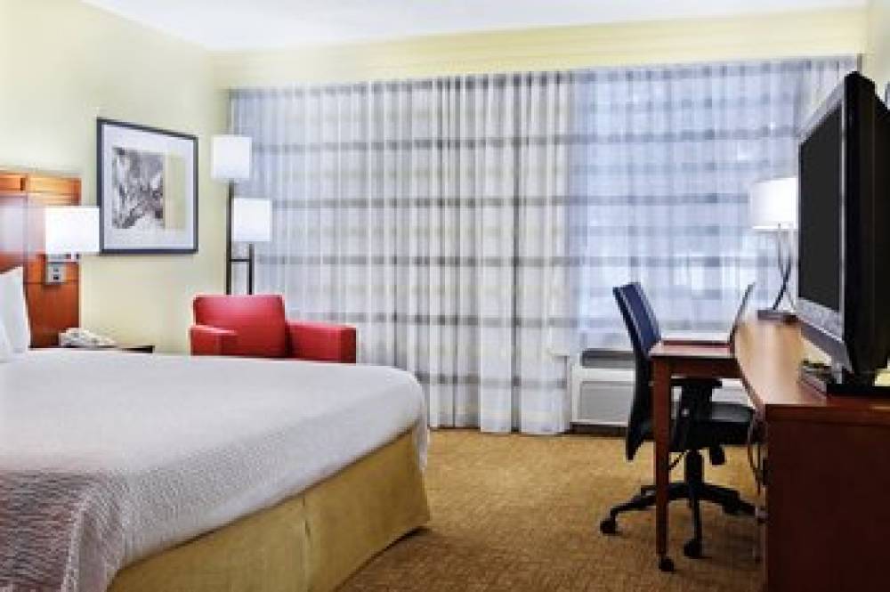 Courtyard By Marriott Houston Brookhollow 7