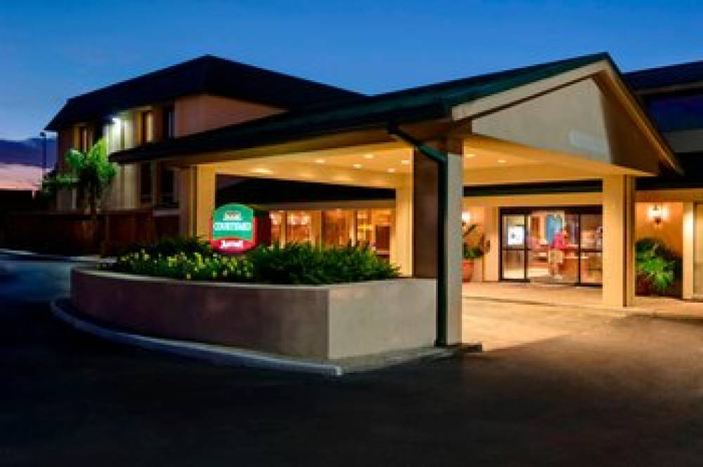 Courtyard By Marriott Houston Brookhollow 2