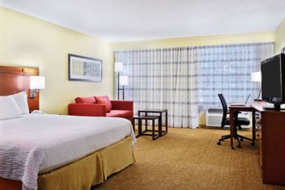 Courtyard By Marriott Houston Brookhollow 3