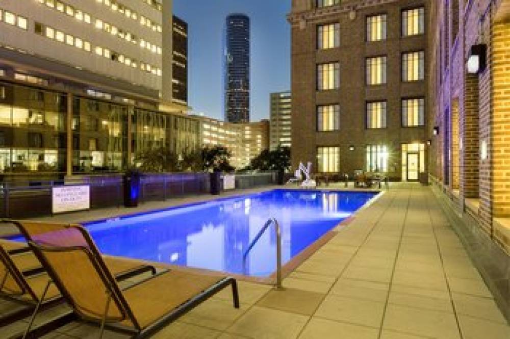 Courtyard By Marriott Houston Downtown Convention Center 4
