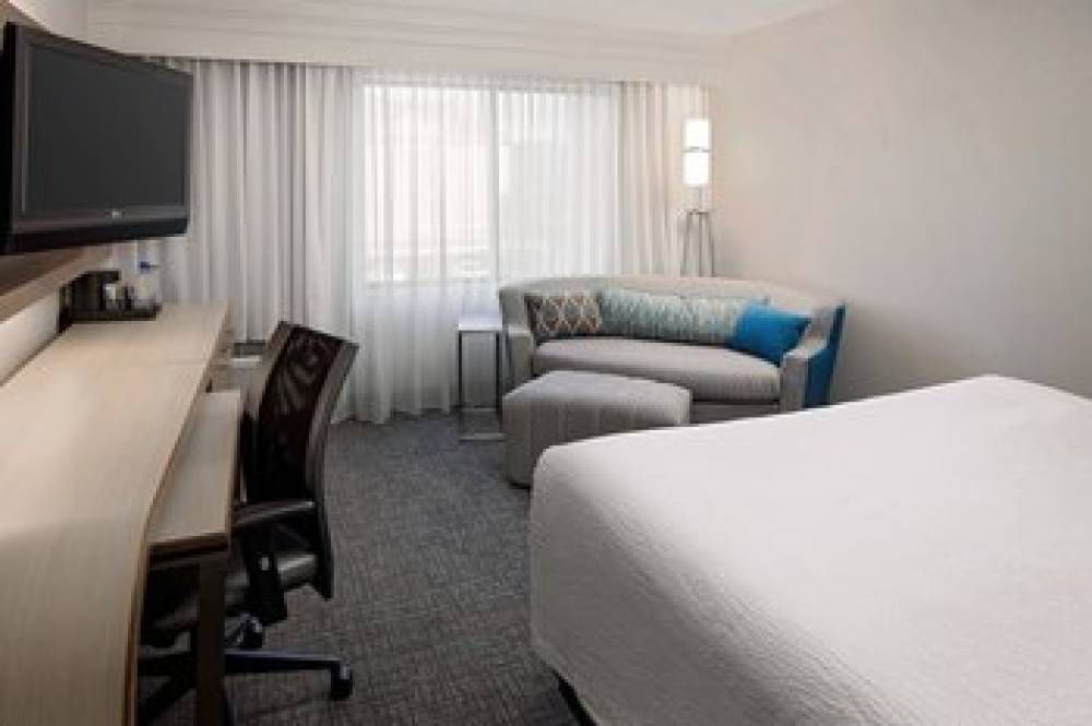 Courtyard By Marriott Houston Westchase 6