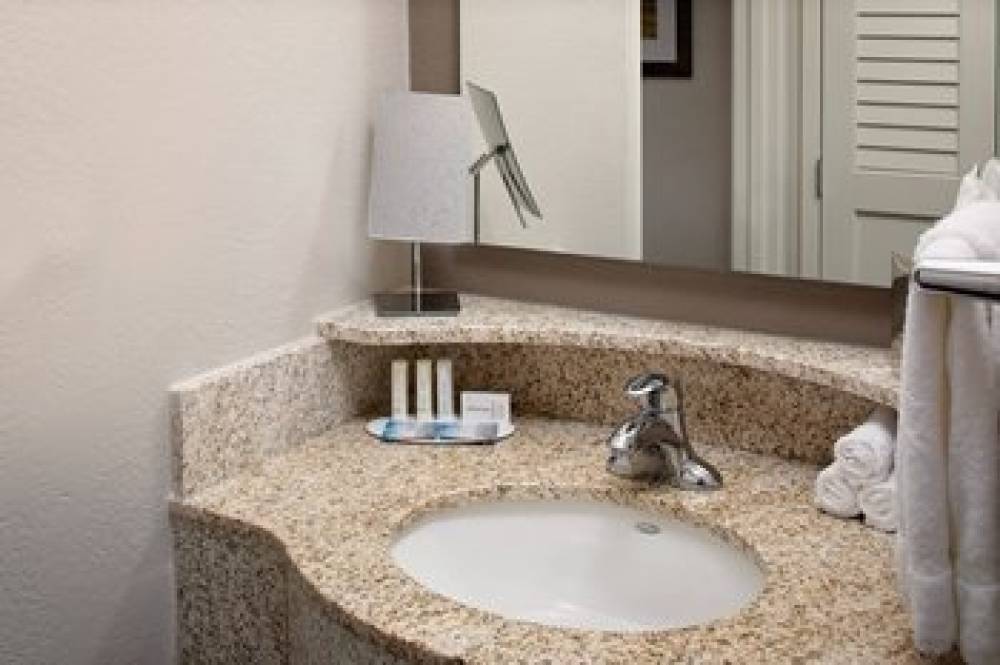 Courtyard By Marriott Houston Westchase 7