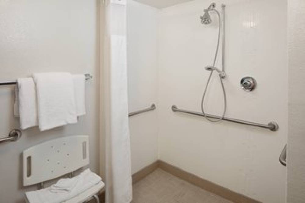 Courtyard By Marriott Houston Westchase 8