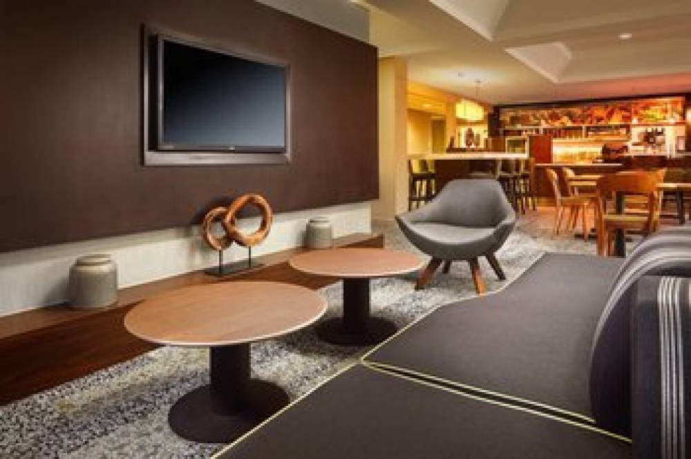 Courtyard By Marriott Indianapolis At The Capitol 5