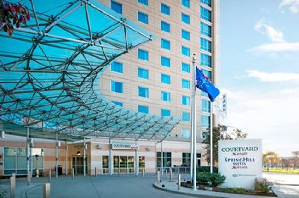 Courtyard By Marriott Indianapolis Downtown 2