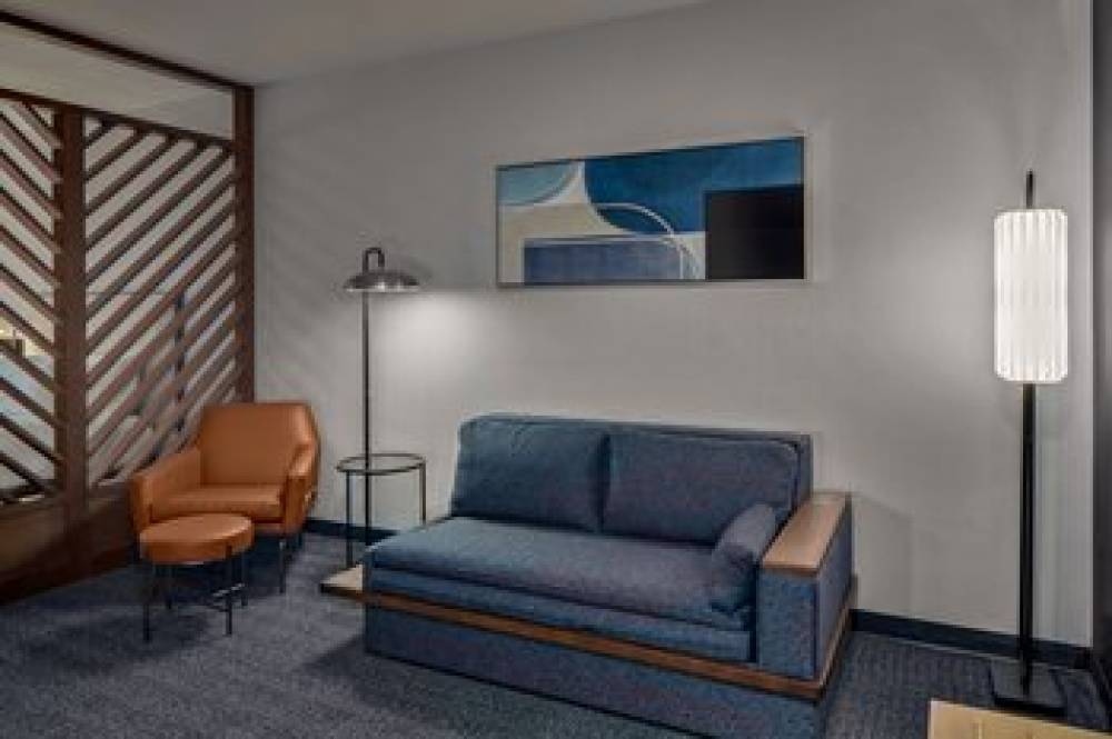 Courtyard By Marriott Jefferson City 7