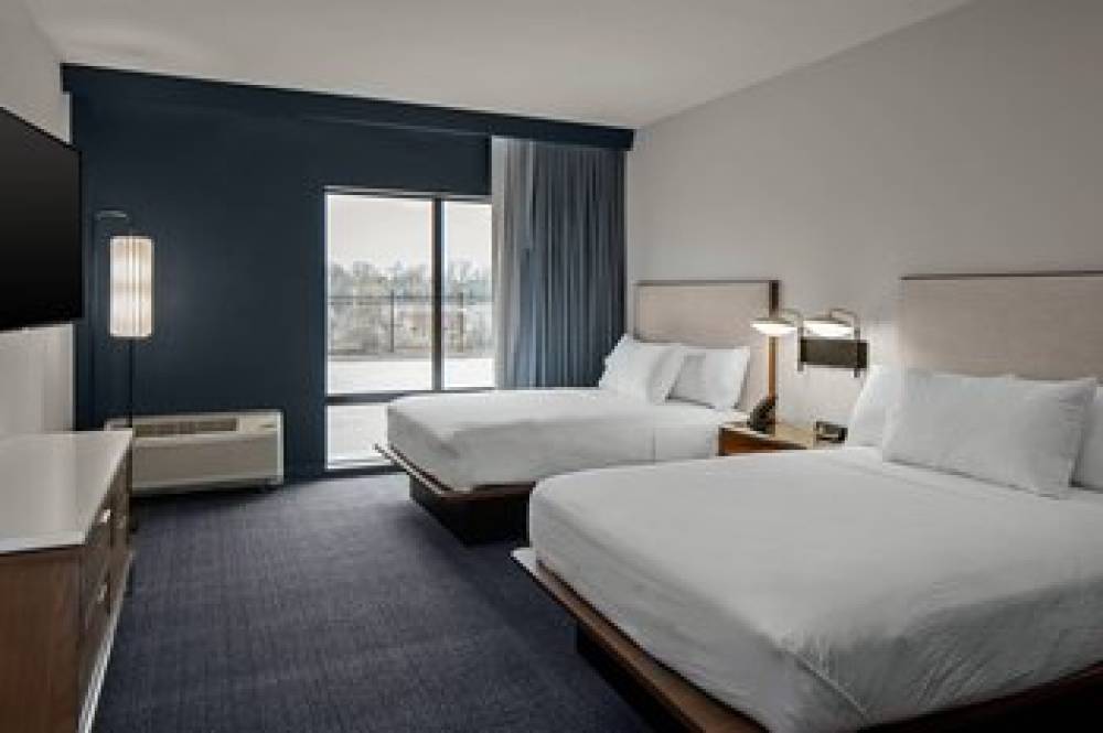 Courtyard By Marriott Jefferson City 10