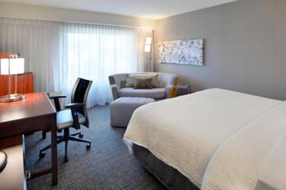 Courtyard By Marriott Kokomo 5