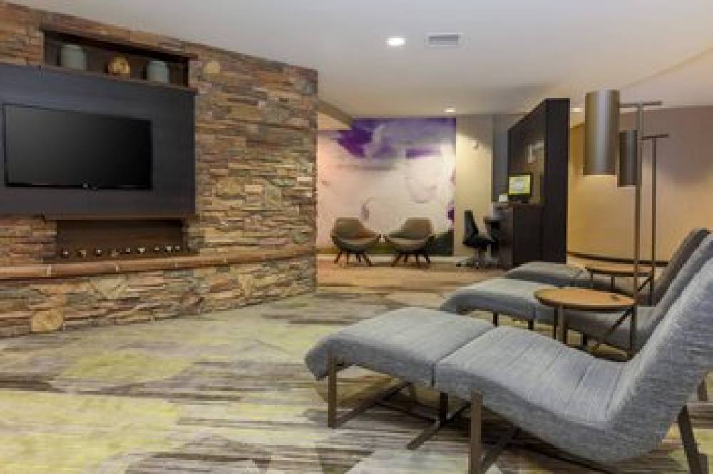 Courtyard By Marriott Las Vegas South 7