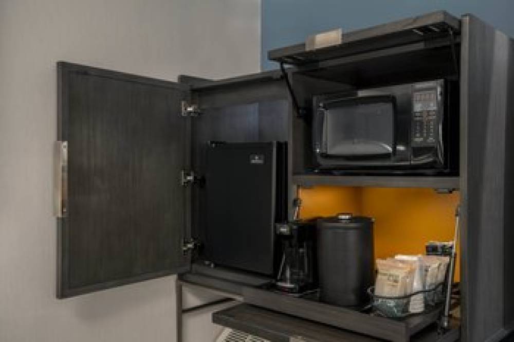 Courtyard By Marriott Laval 5