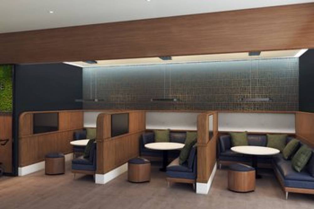 Courtyard By Marriott Laval 3