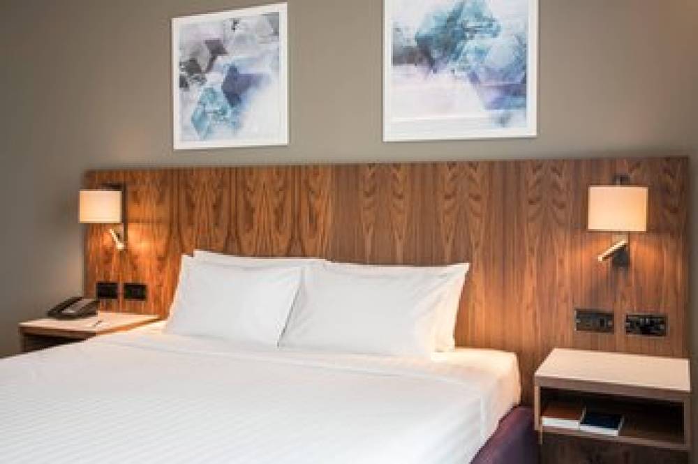 Courtyard By Marriott London Gatwick Airport 8