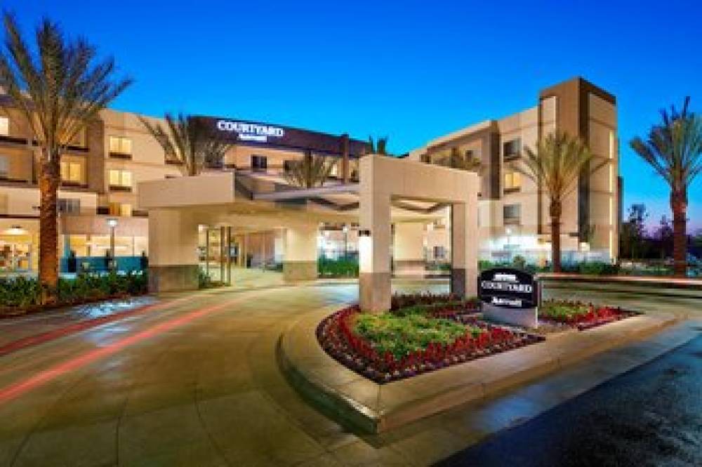 Courtyard By Marriott Long Beach Airport 2