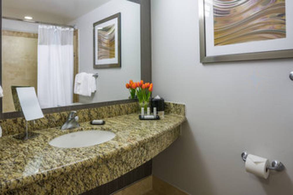 Courtyard By Marriott Los Angeles Westside 10