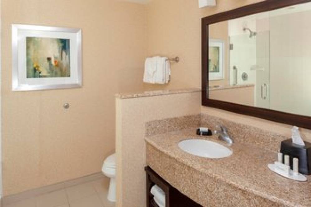 Courtyard By Marriott Memphis Downtown 10