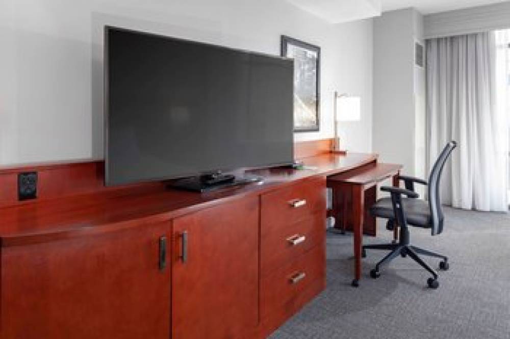 Courtyard By Marriott Memphis Downtown 9