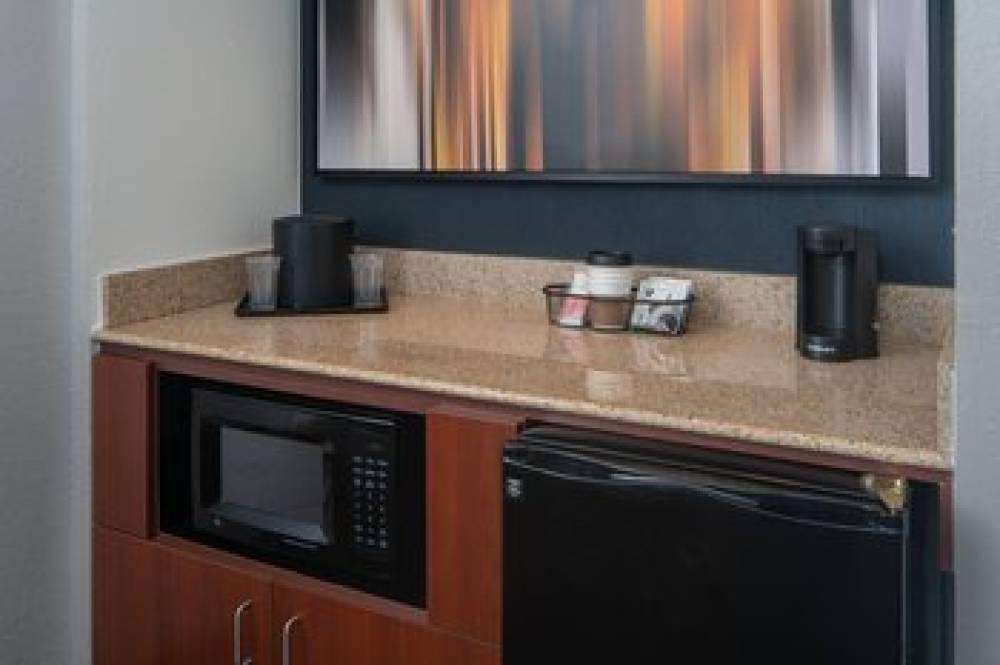 Courtyard By Marriott Memphis East-Park Avenue 8