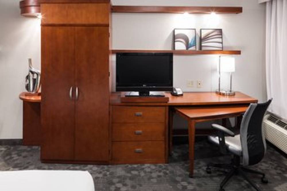Courtyard By Marriott Miami At Dolphin Mall 8
